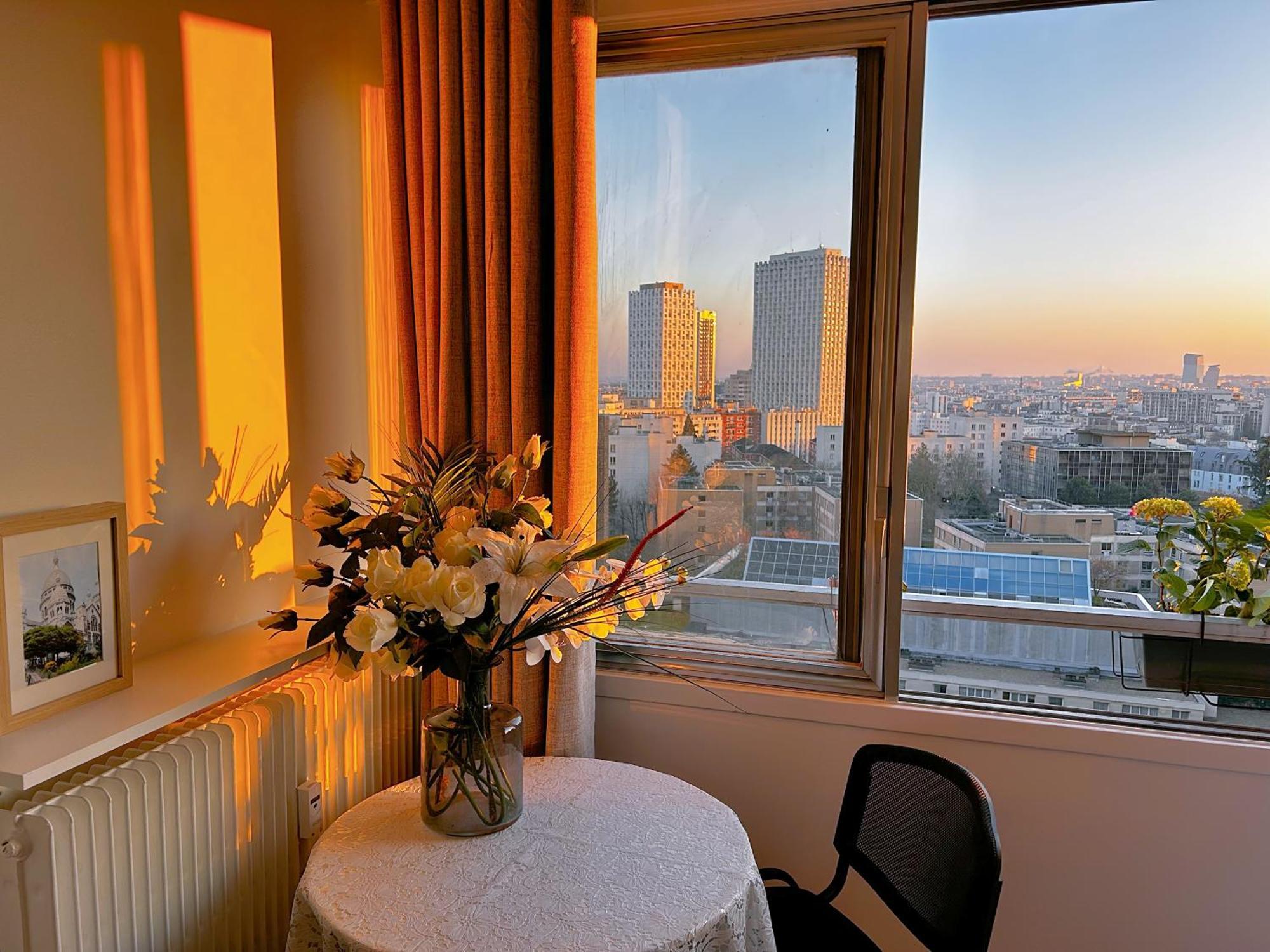 Large Charming In * Paris