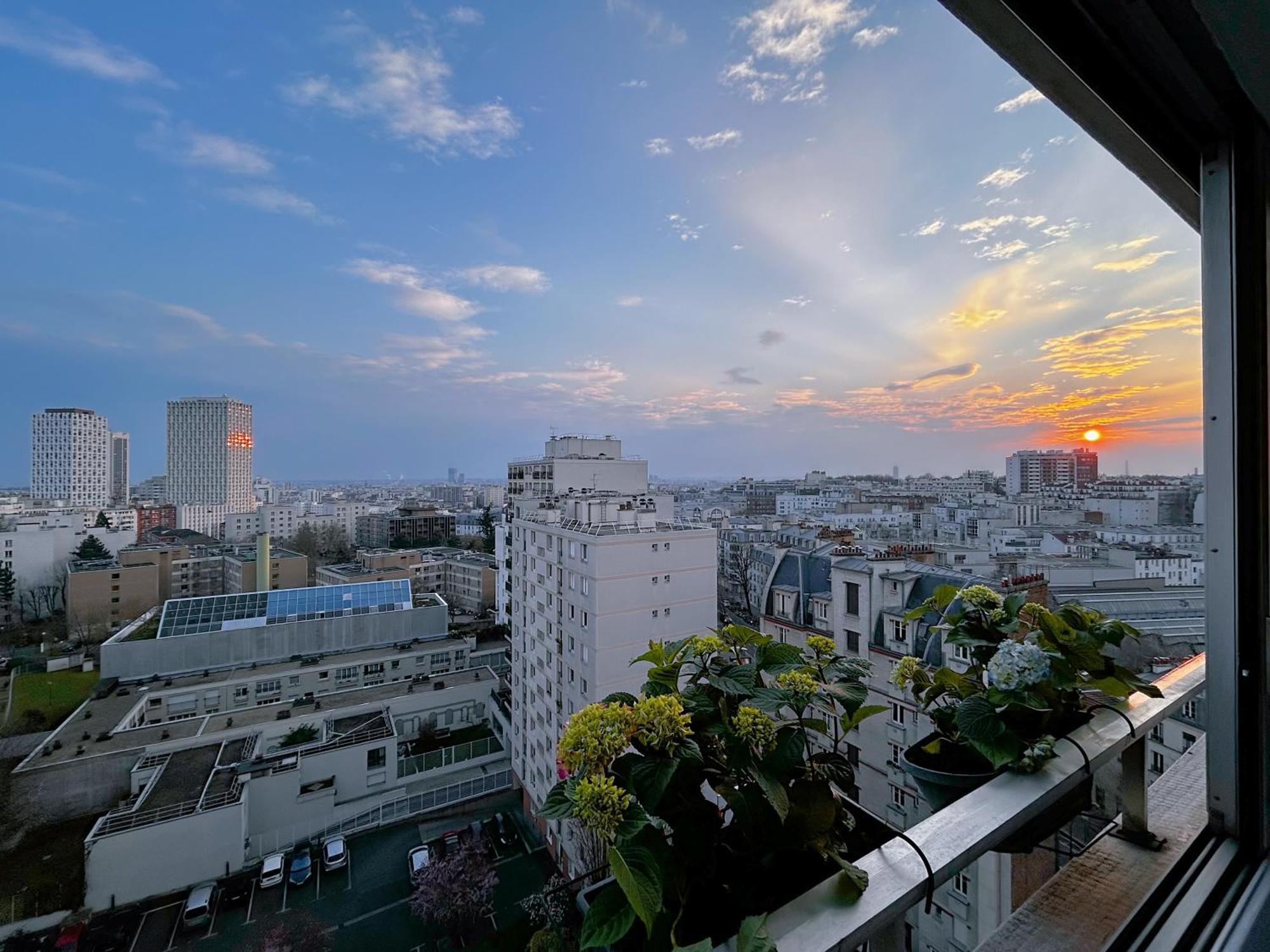 Large Charming In Appartement