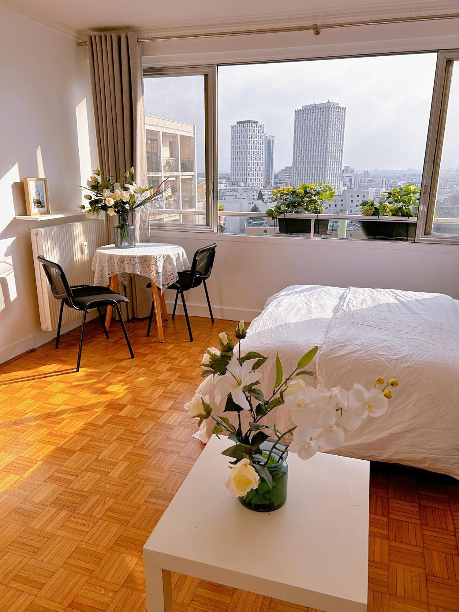 Large Charming In Apartment Paris