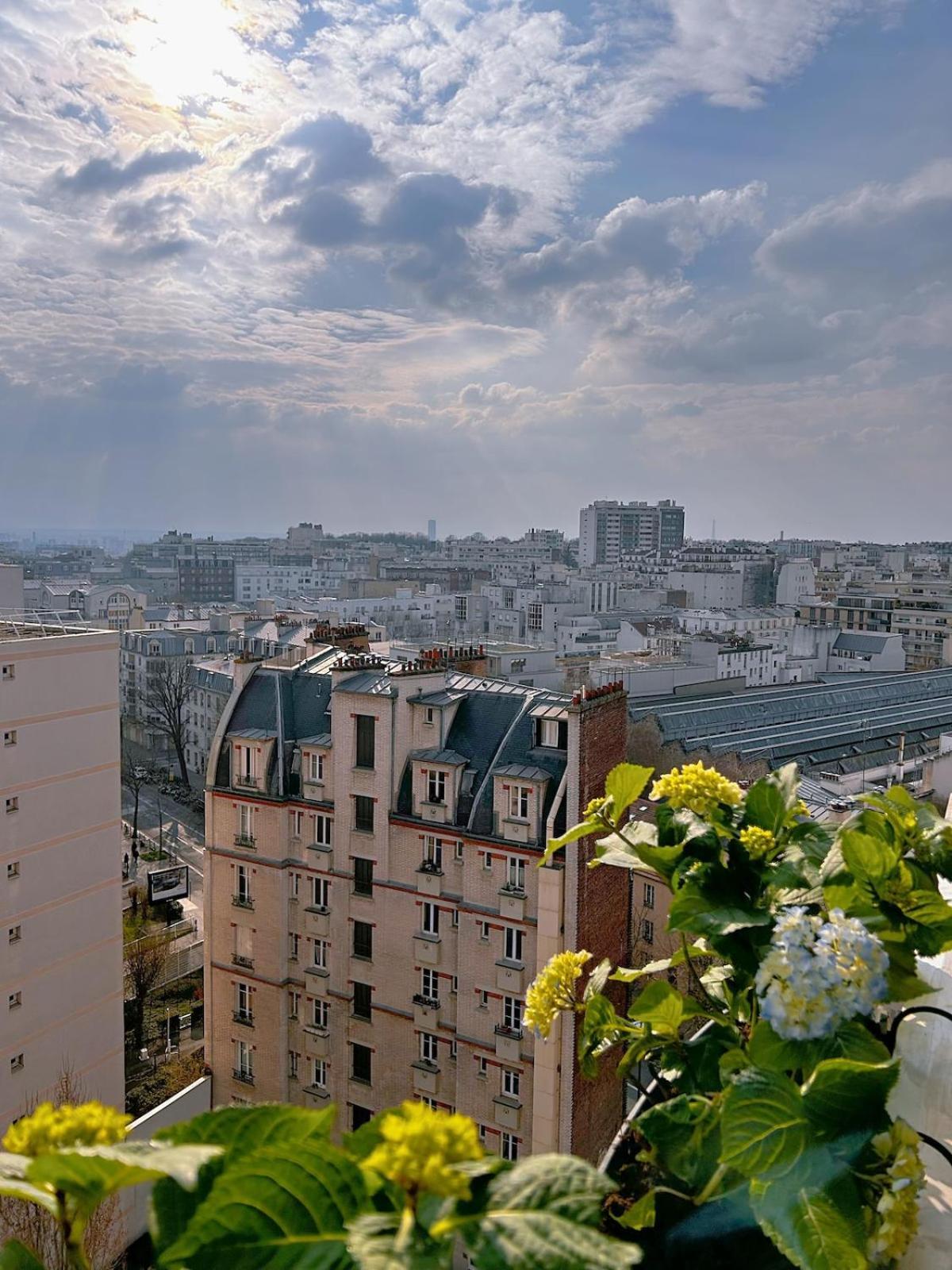 Large Charming In Paris